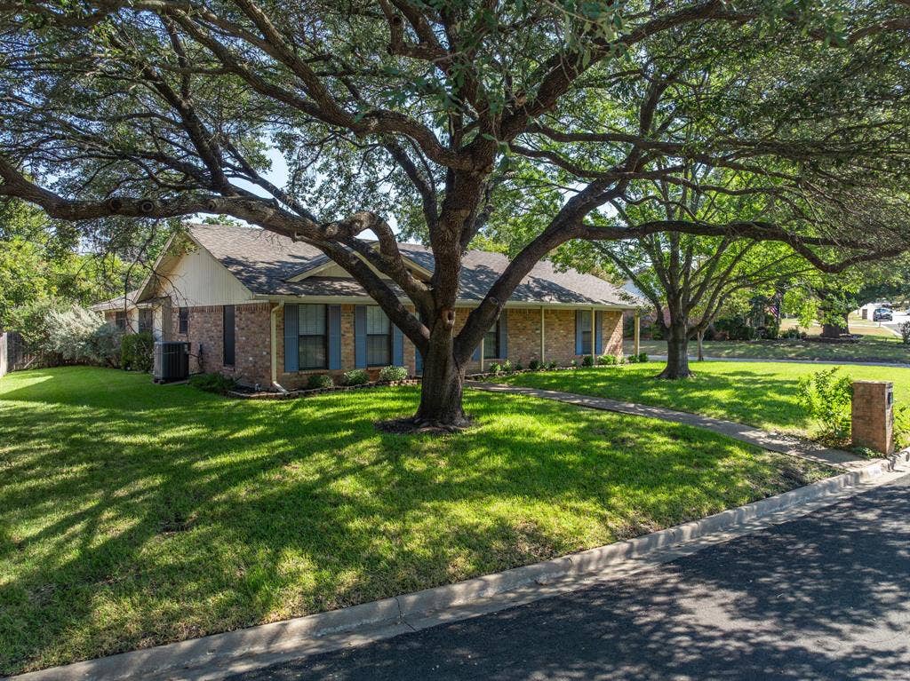 8565 Briargrove Drive, Woodway, TX 76712 8565 Briargrove Drive, Woodway, TX 76712