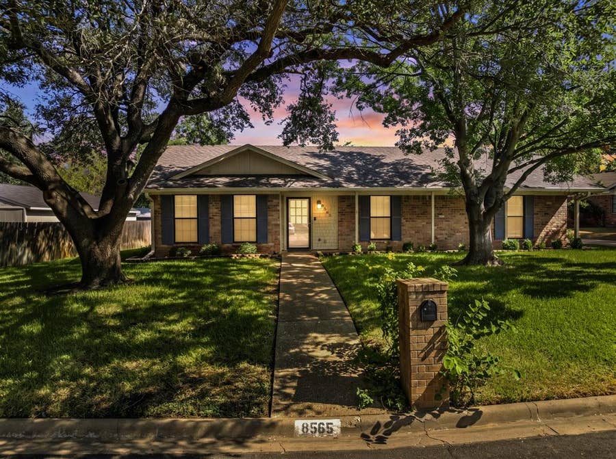 Property photo for 8565 Briargrove Drive, Woodway, TX