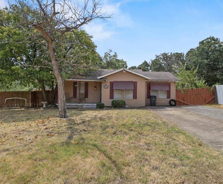 Property photo for 2640 Pioneer Street, Fort Worth, TX