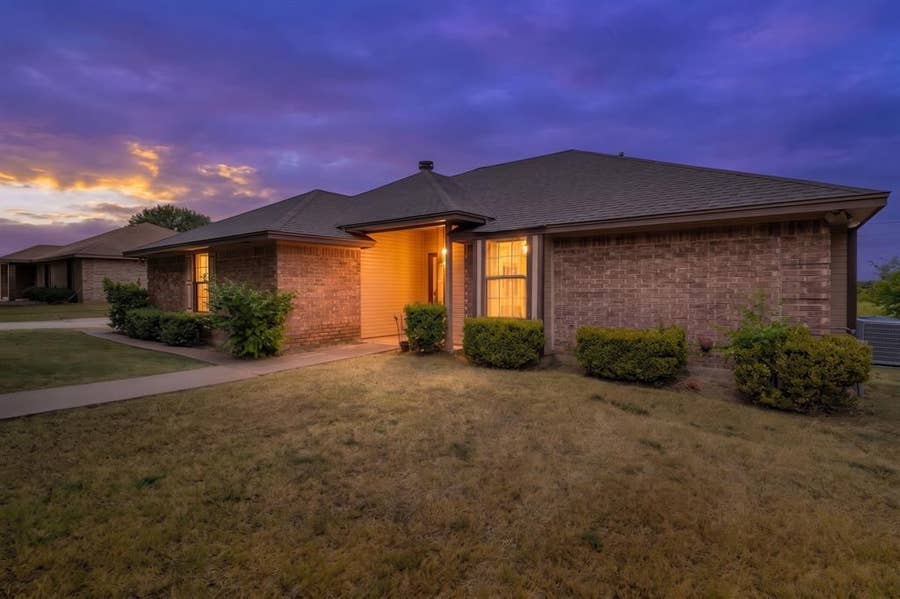 Property photo for 502 Celeste Drive, Robinson, TX