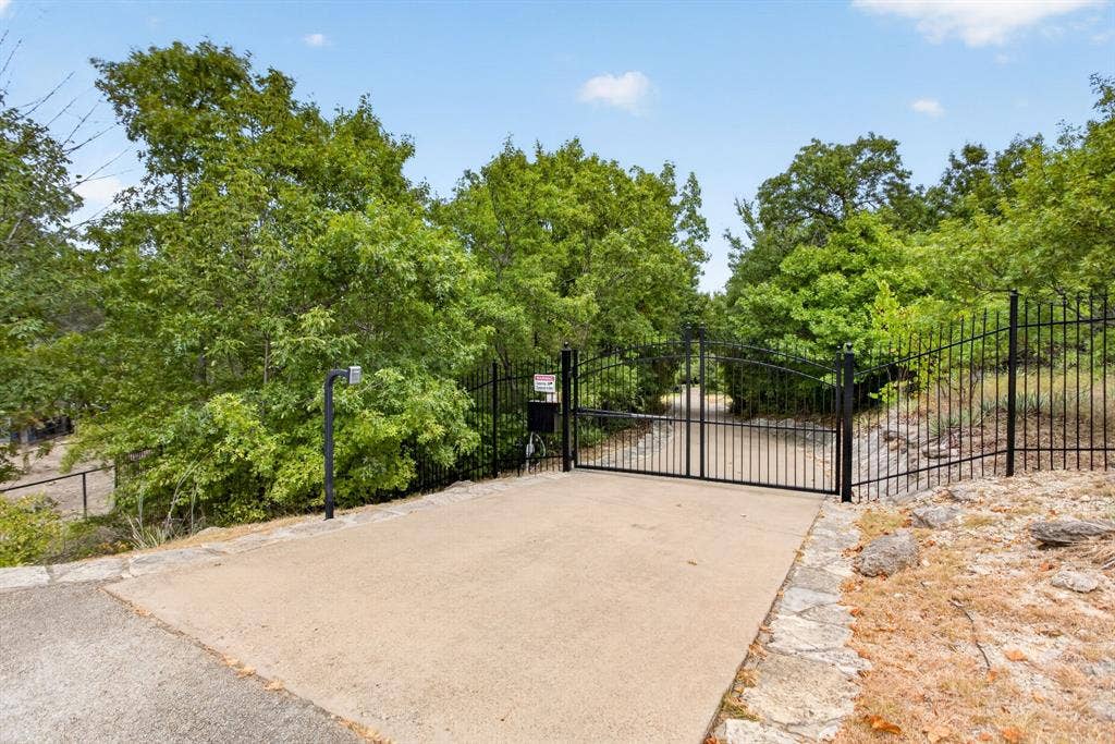 6400 Lake Oaks Circle, Fort Worth, TX 76108 6400 Lake Oaks Circle, Fort Worth, TX 76108