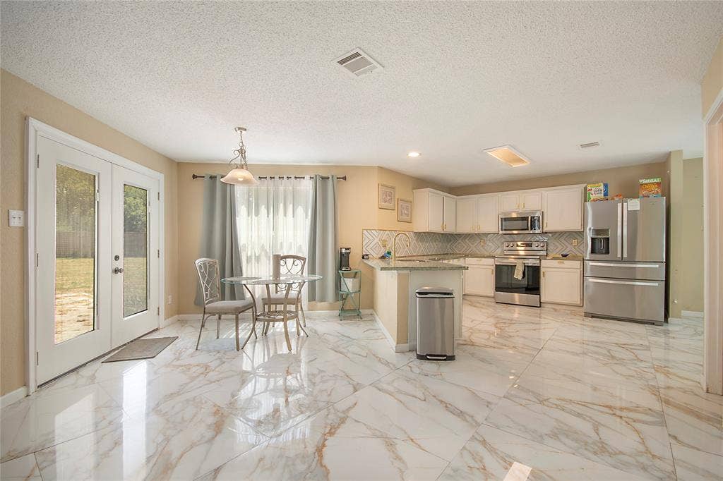 6659 Leaning Oaks Street, Dallas, TX 75241 6659 Leaning Oaks Street, Dallas, TX 75241