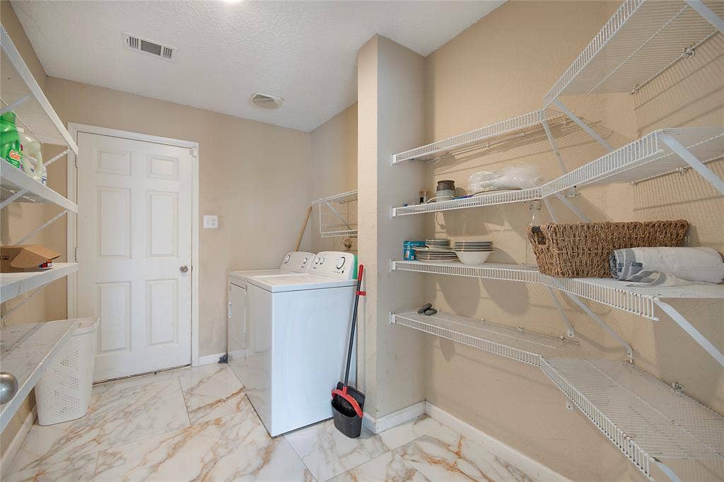 6659 Leaning Oaks Street, Dallas, TX 75241 6659 Leaning Oaks Street, Dallas, TX 75241