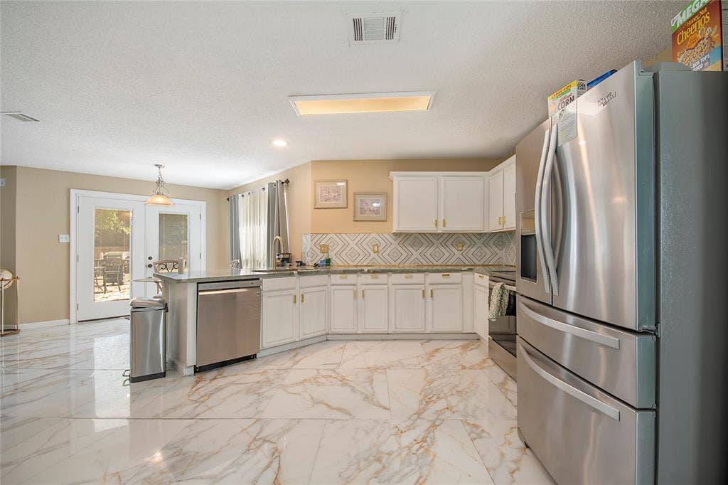 6659 Leaning Oaks Street, Dallas, TX 75241 6659 Leaning Oaks Street, Dallas, TX 75241
