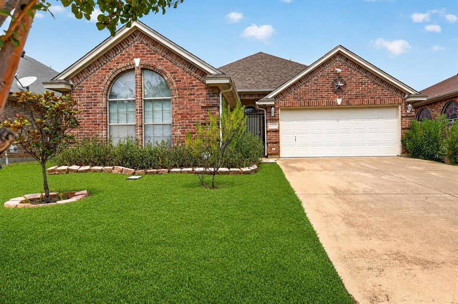 Property photo for 8955 River Falls Drive, Fort Worth, TX