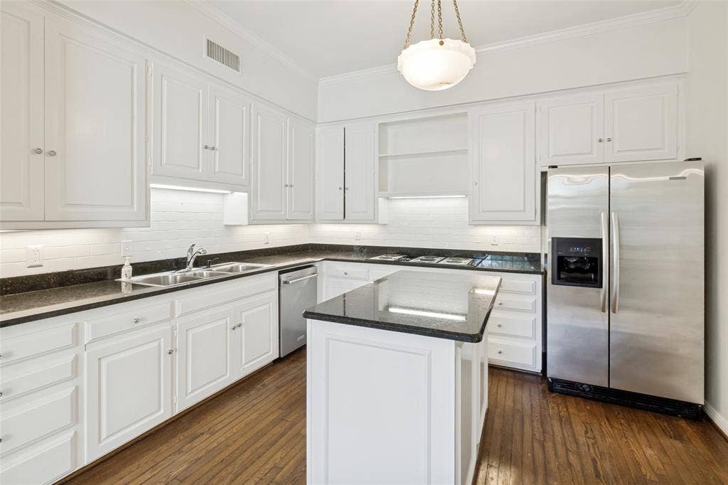 7739 SOUTHWESTERN Boulevard, Dallas, TX 75225 7739 SOUTHWESTERN Boulevard, Dallas, TX 75225