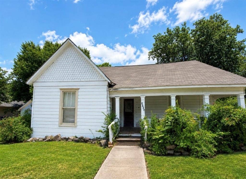 1018 N College Street, McKinney, TX 75069 1018 N College Street, McKinney, TX 75069