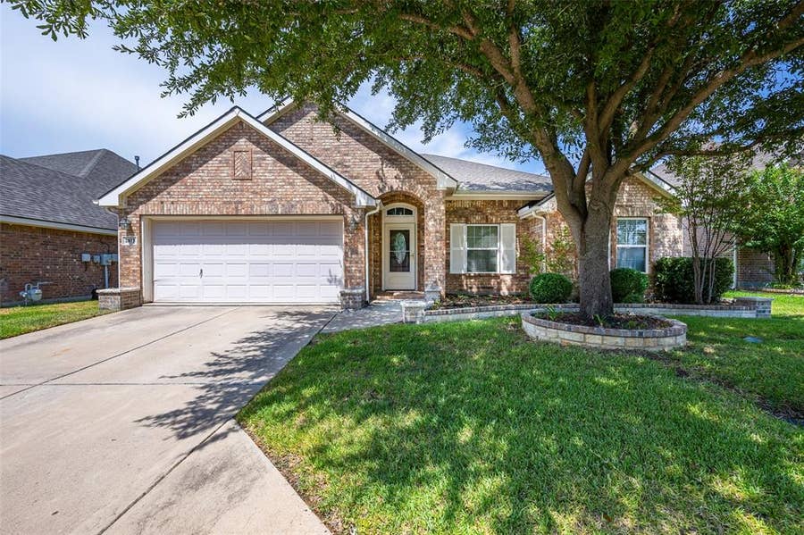 Property photo for 2813 Fox Creek Trail, Arlington, TX