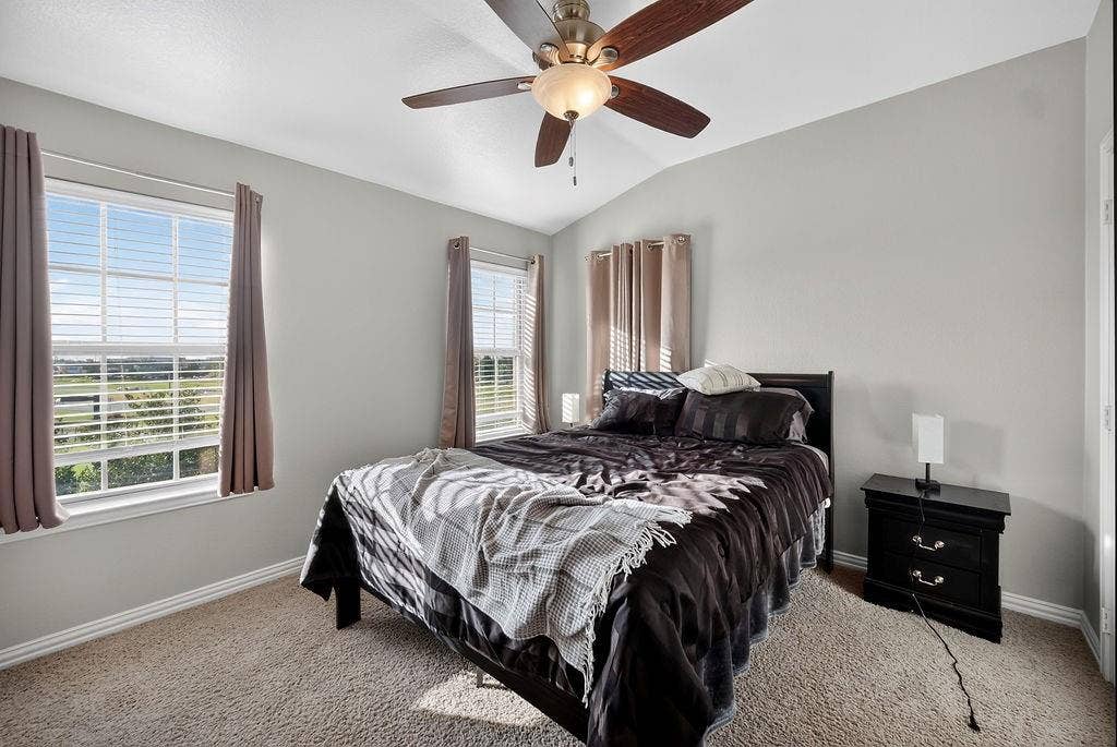 7880 Oxer Drive, Irving, TX 75063 Vaulted ceiling with an attached ceiling fan
