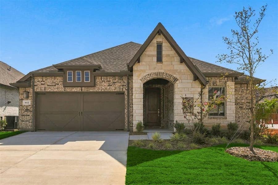 Property photo for 944 Alberta Spruce Road, Fort Worth, TX
