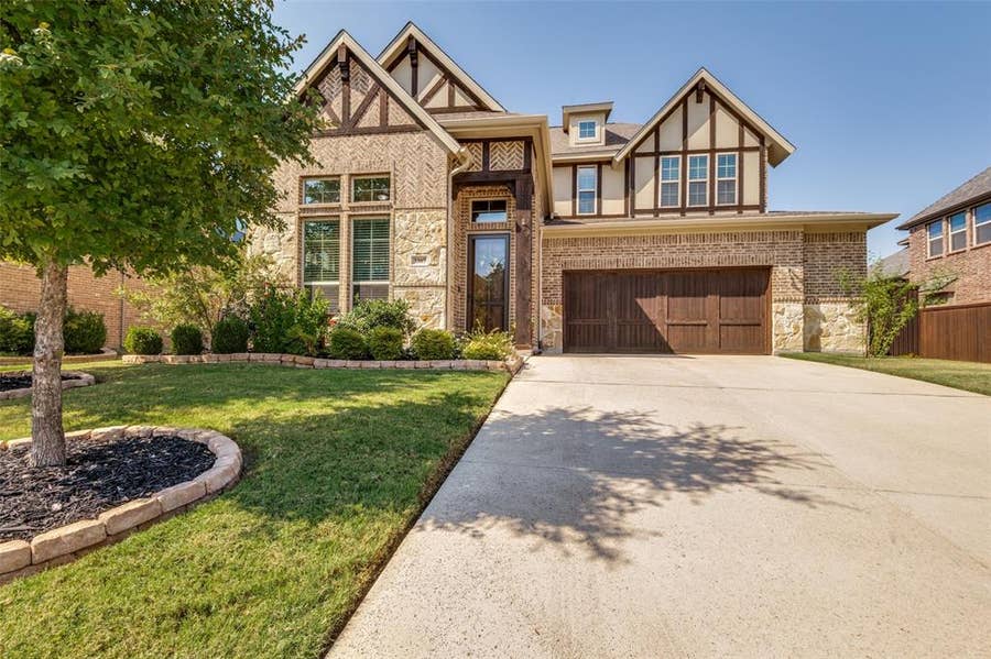 Property photo for 3307 Willow Brook Drive, Mansfield, TX