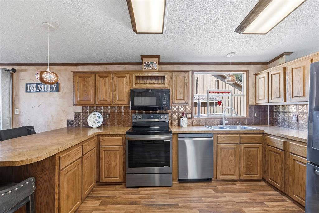 18404 Pine Drive, Eustace, TX 75124 18404 Pine Drive, Eustace, TX 75124