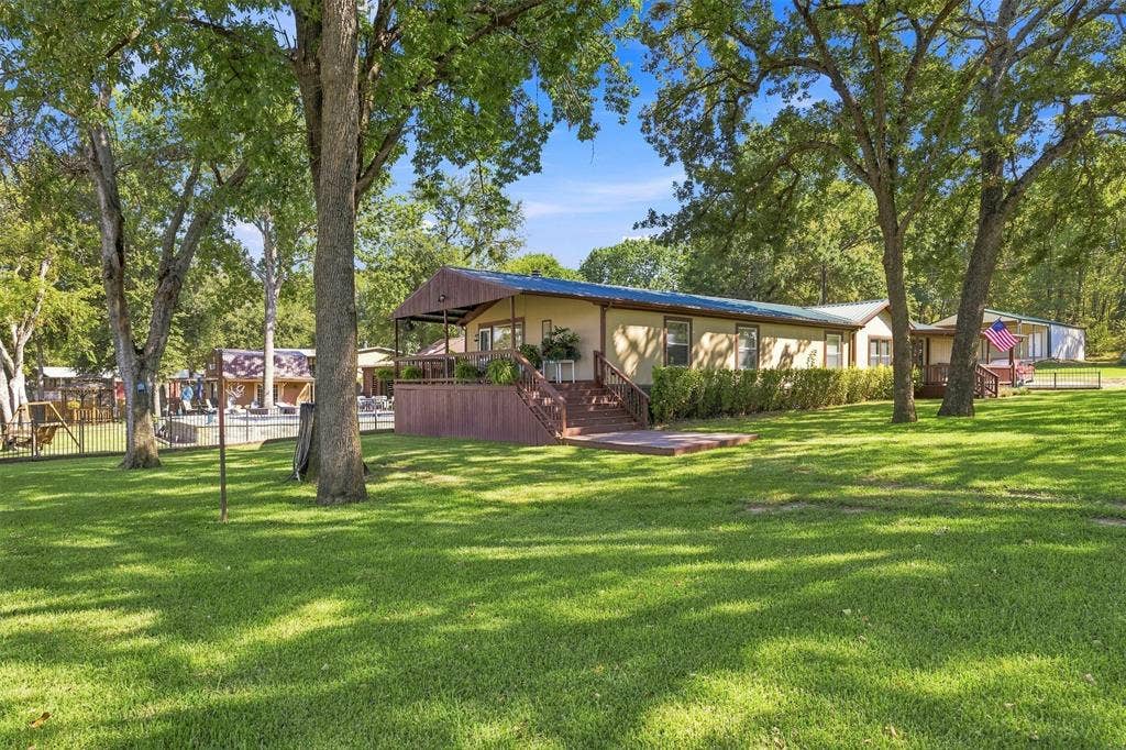 18404 Pine Drive, Eustace, TX 75124 18404 Pine Drive, Eustace, TX 75124