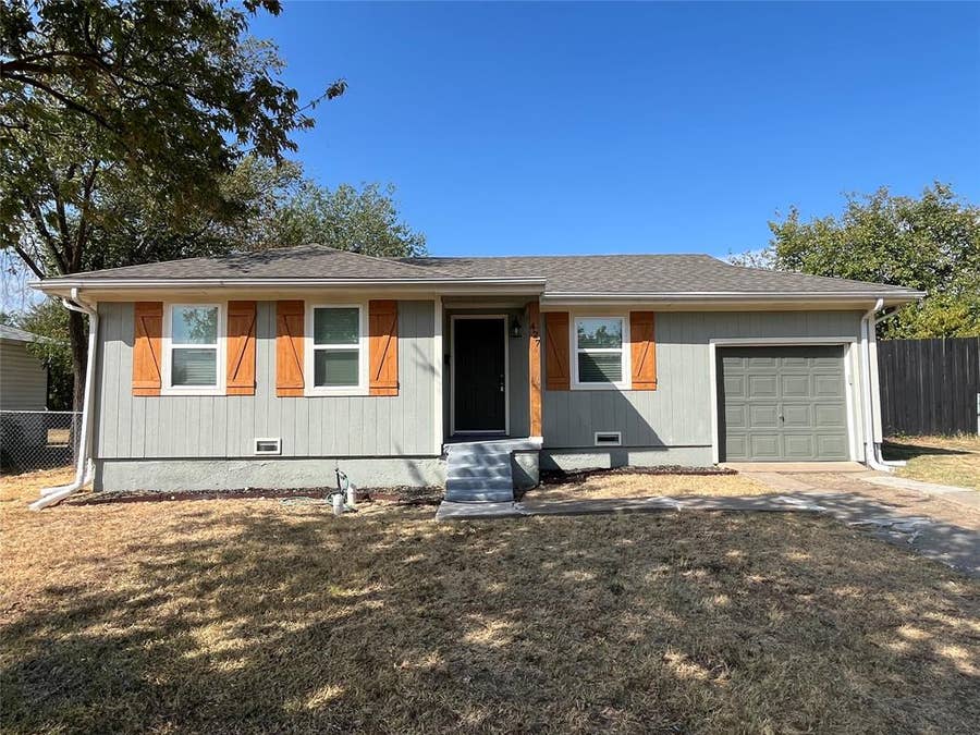 Property photo for 427 NE 38th Street, Grand Prairie, TX