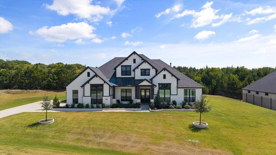 Property photo for 7850 Woodstream Road, Midlothian, TX