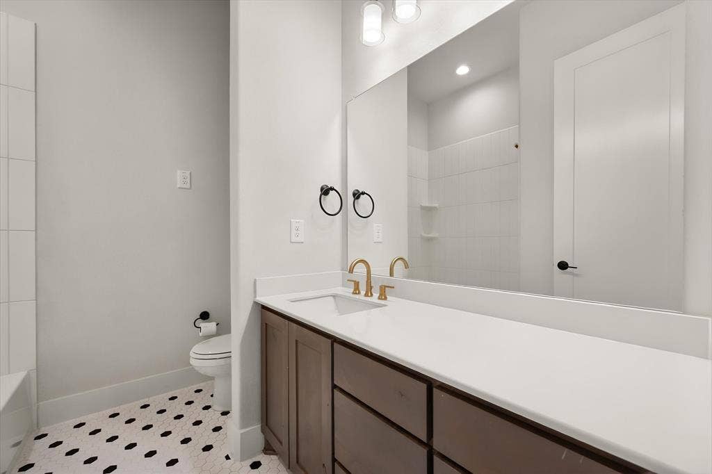 7850 Woodstream Road, Midlothian, TX 76065
