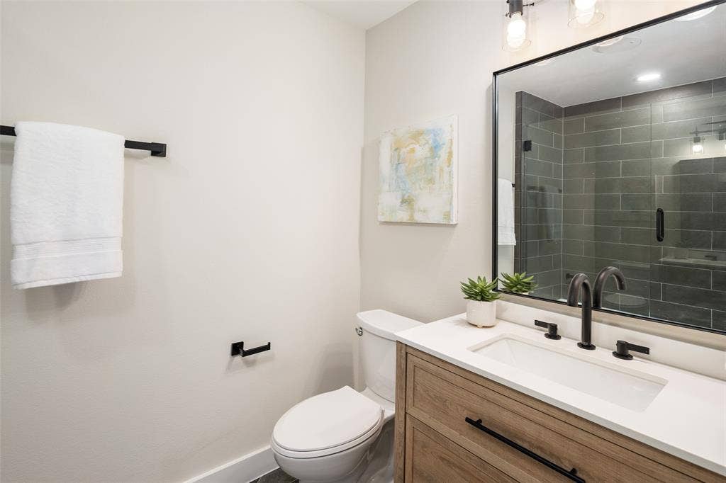 9819 Fitzroy Drive, Dallas, TX 75238 9819 Fitzroy Drive, Dallas, TX 75238