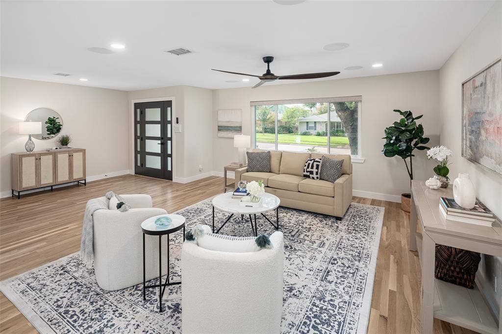 9819 Fitzroy Drive, Dallas, TX 75238 9819 Fitzroy Drive, Dallas, TX 75238