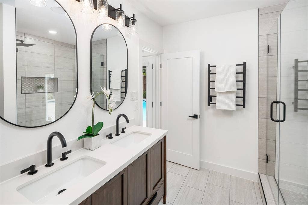 9819 Fitzroy Drive, Dallas, TX 75238 9819 Fitzroy Drive, Dallas, TX 75238