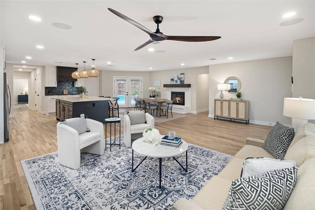 9819 Fitzroy Drive, Dallas, TX 75238 9819 Fitzroy Drive, Dallas, TX 75238