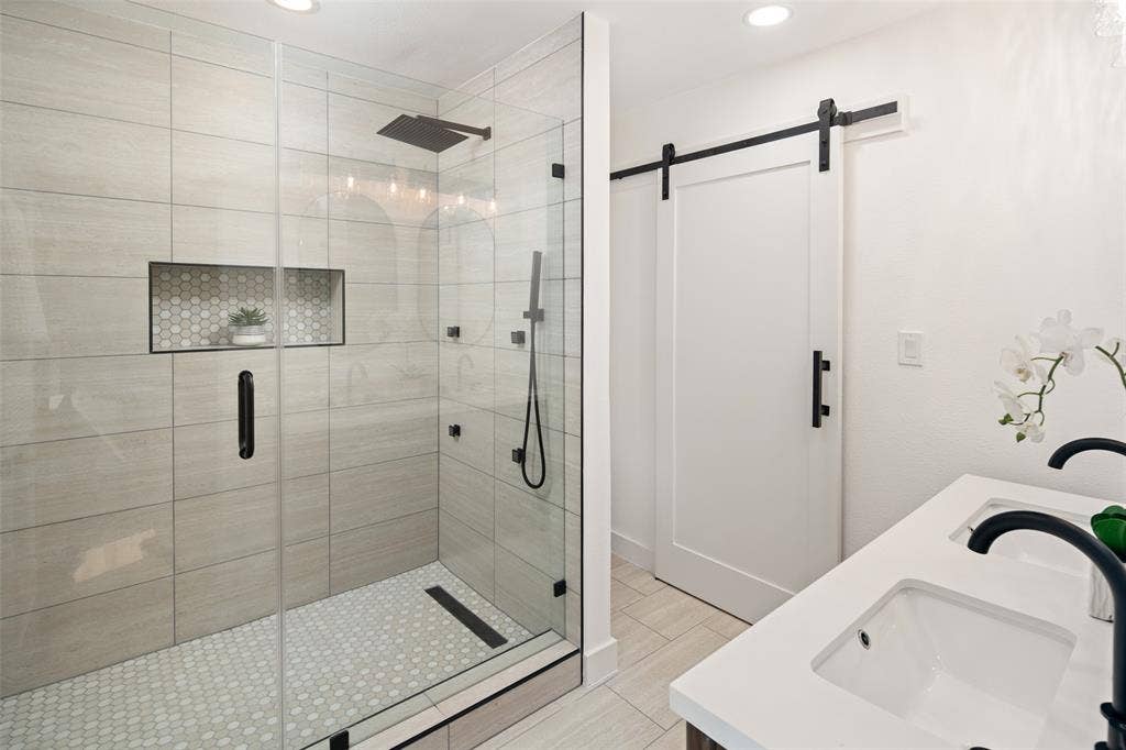 9819 Fitzroy Drive, Dallas, TX 75238 9819 Fitzroy Drive, Dallas, TX 75238