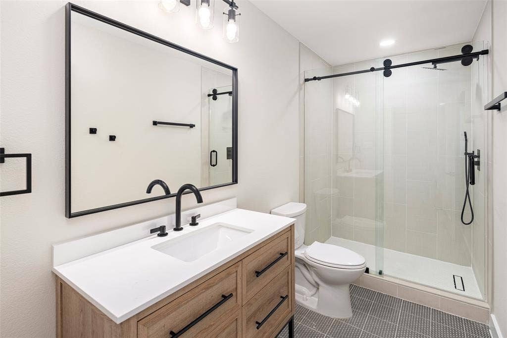 9819 Fitzroy Drive, Dallas, TX 75238 9819 Fitzroy Drive, Dallas, TX 75238