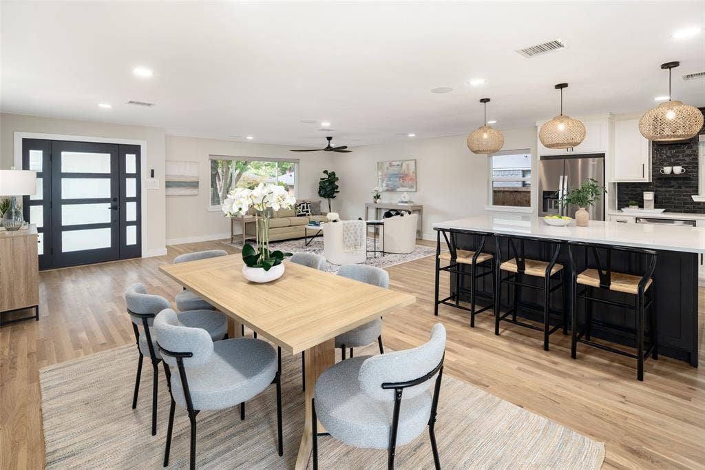 9819 Fitzroy Drive, Dallas, TX 75238 9819 Fitzroy Drive, Dallas, TX 75238