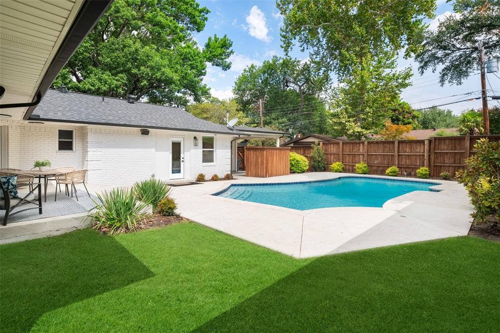 9819 Fitzroy Drive, Dallas, TX 75238 9819 Fitzroy Drive, Dallas, TX 75238