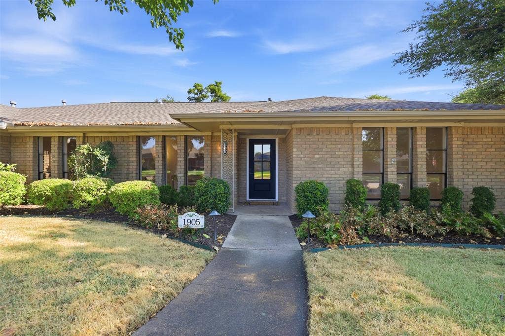 1905 Midcrest Drive, Plano, TX 75075