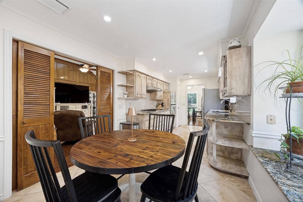 6223 Fox Trail, Dallas, TX 75248 Close up of the breakfast area. Doors can close off the entrance to the living room