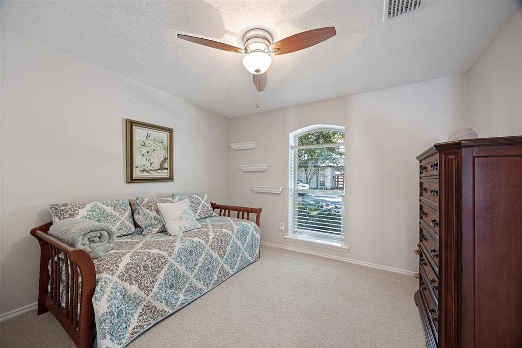 6223 Fox Trail, Dallas, TX 75248 Guest bedroom