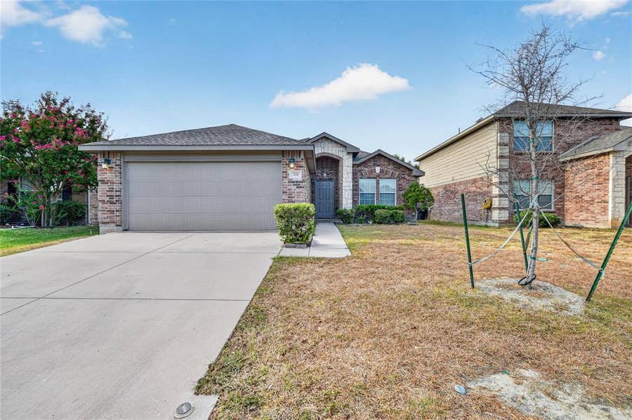 Property photo for 320 Chalkstone Drive, Fort Worth, TX
