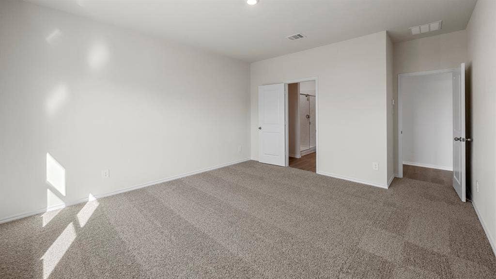 5028 Shumard Drive, Lindale, TX 75771 Spacious room with light gray carpet and white walls