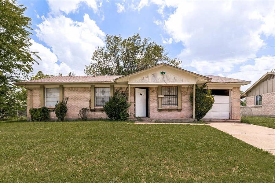 Property photo for 6419 Gentle River Drive, Dallas, TX