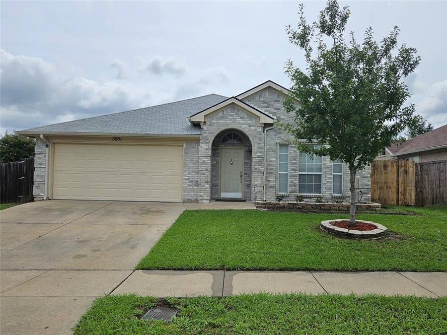 Property photo for 5901 Rising Meadow Drive, Arlington, TX