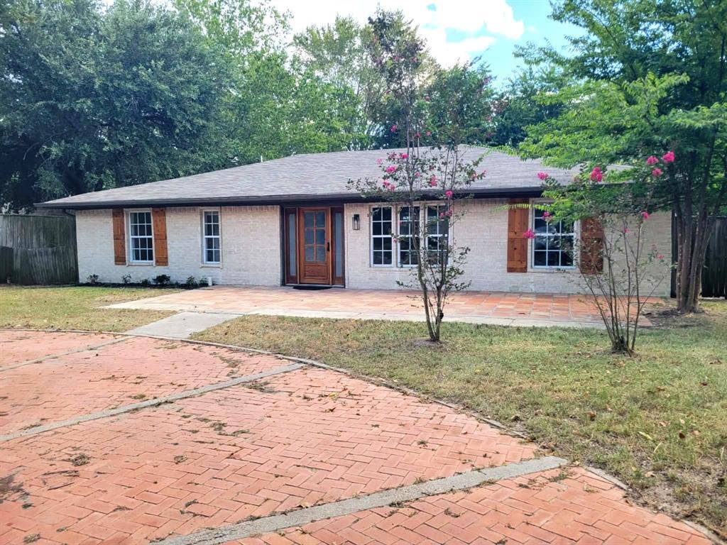 103 W Cayuga Drive, Athens, TX 75751 103 W Cayuga Drive, Athens, TX 75751