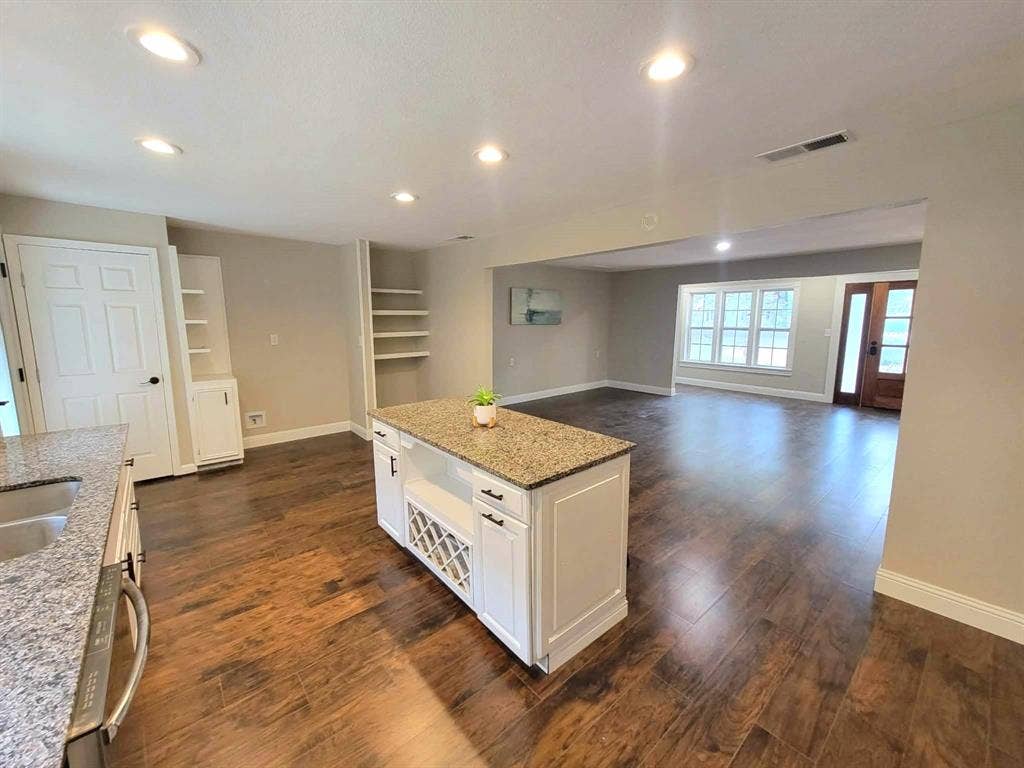 103 W Cayuga Drive, Athens, TX 75751 103 W Cayuga Drive, Athens, TX 75751