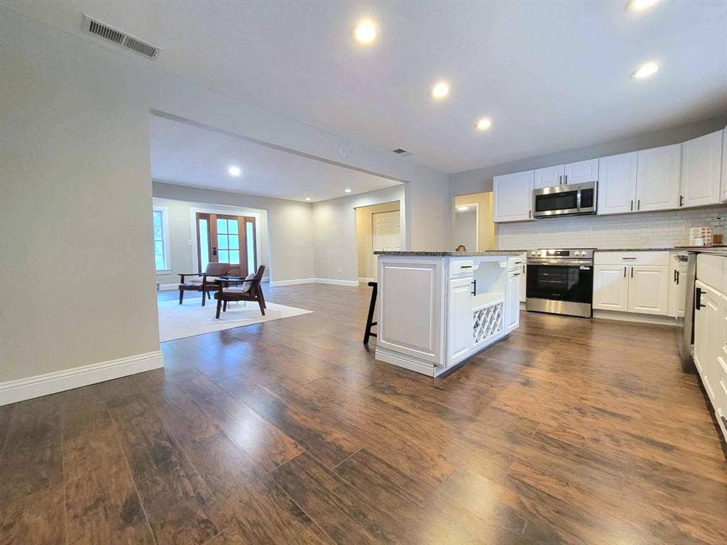 103 W Cayuga Drive, Athens, TX 75751 103 W Cayuga Drive, Athens, TX 75751