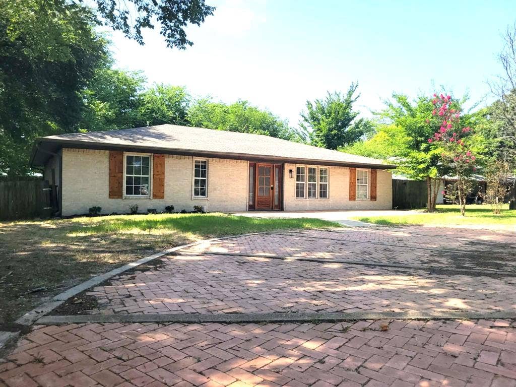103 W Cayuga Drive, Athens, TX 75751 103 W Cayuga Drive, Athens, TX 75751