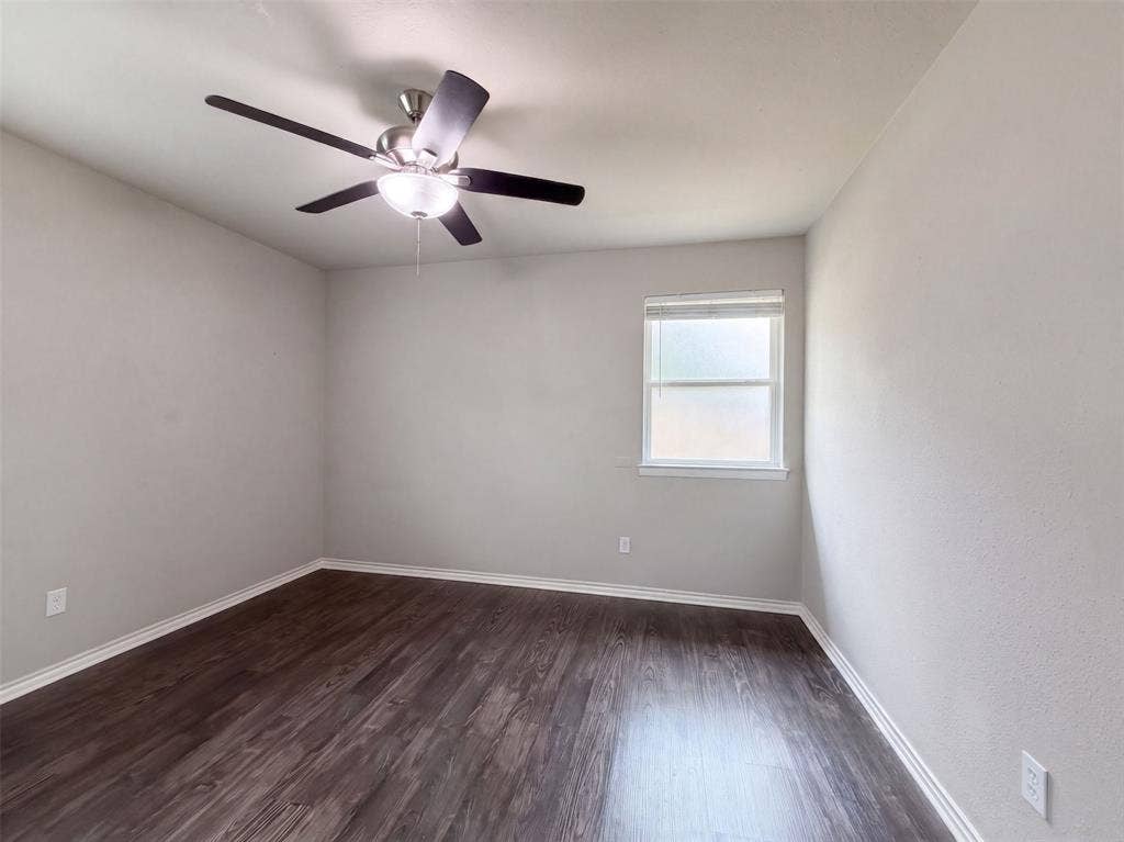 330 E Coral Way, Grand Prairie, TX 75051 330 E Coral Way, Grand Prairie, TX 75051