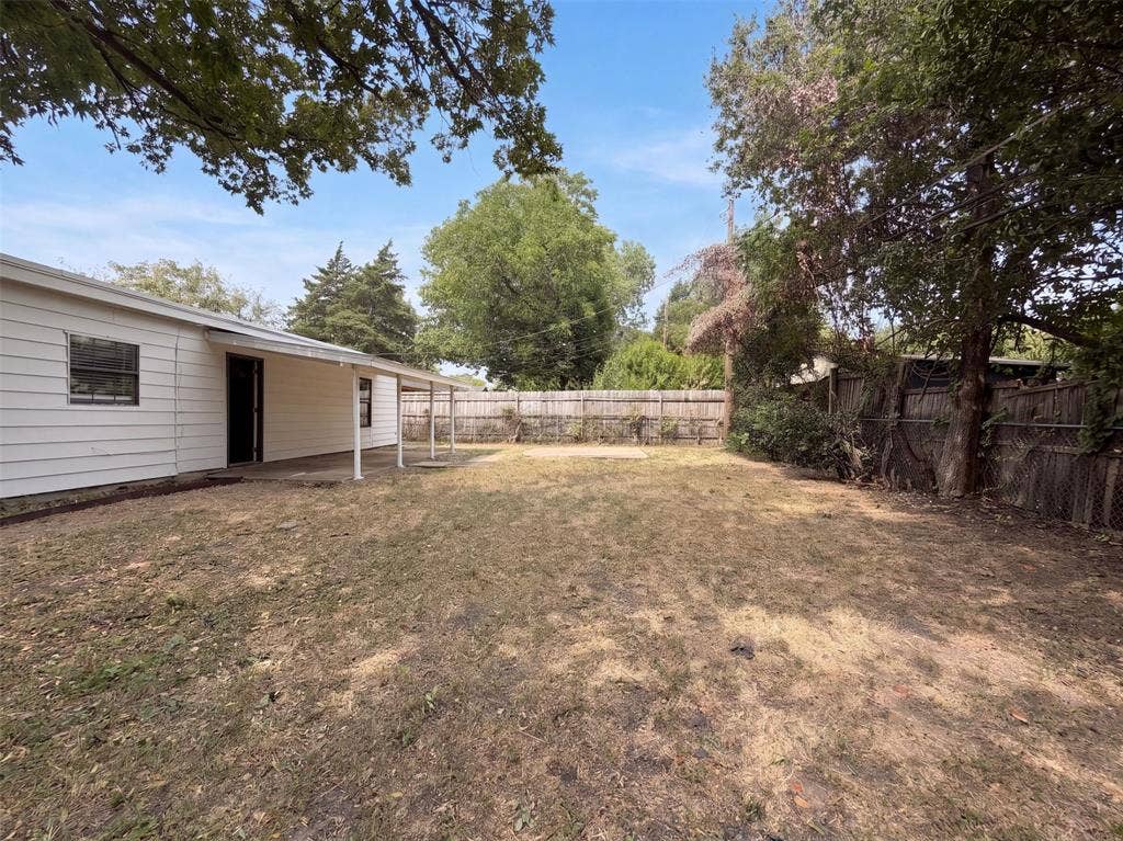 330 E Coral Way, Grand Prairie, TX 75051 330 E Coral Way, Grand Prairie, TX 75051