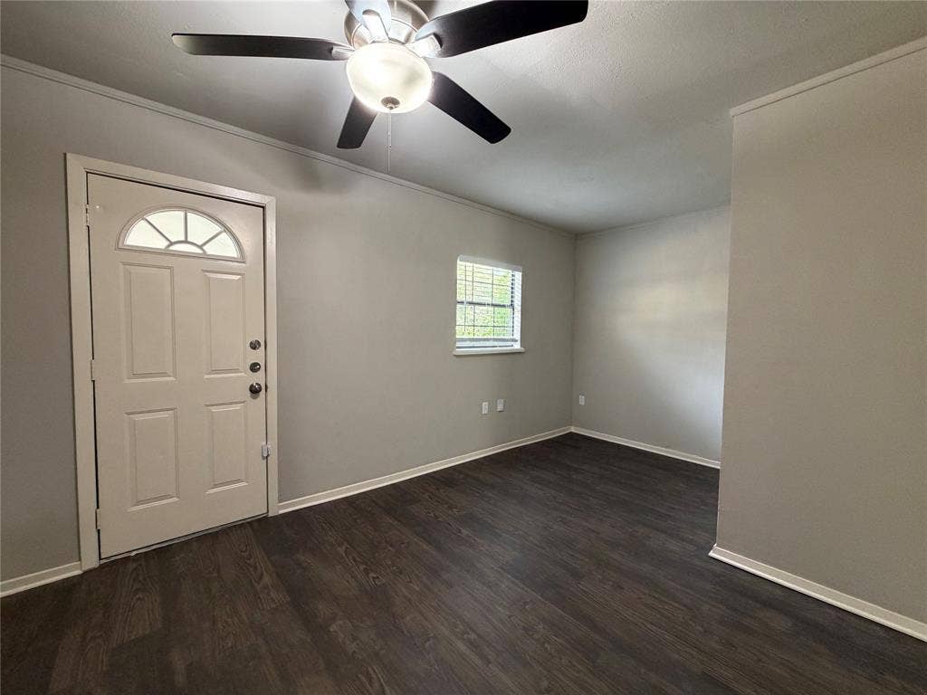 330 E Coral Way, Grand Prairie, TX 75051 330 E Coral Way, Grand Prairie, TX 75051
