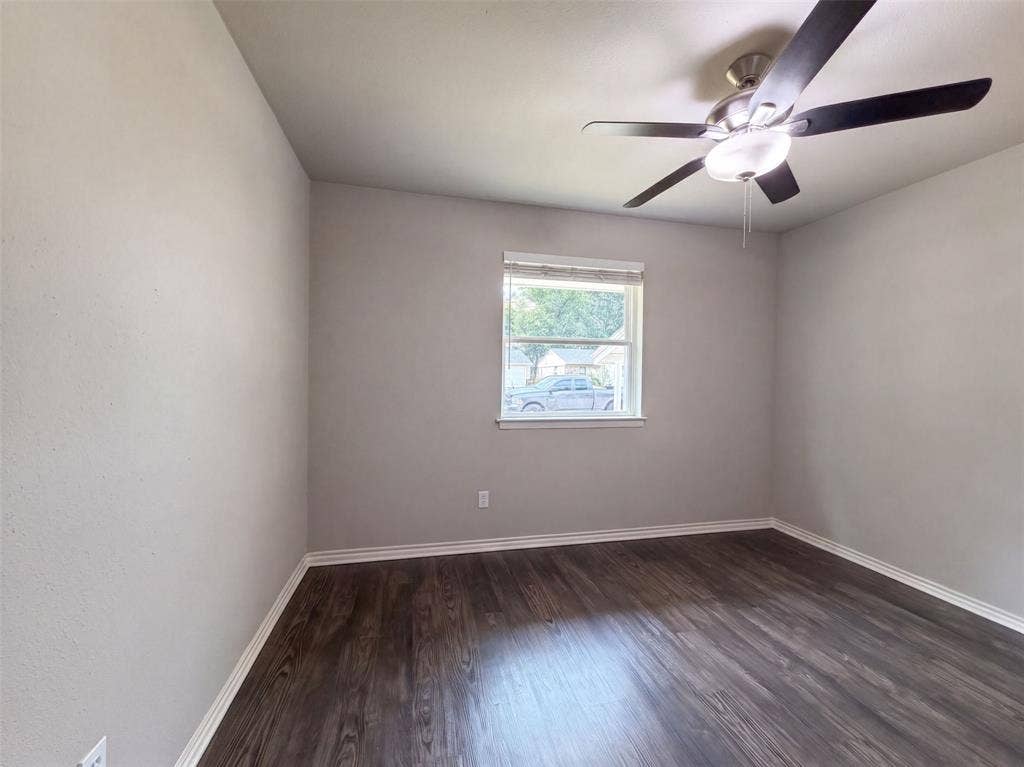 330 E Coral Way, Grand Prairie, TX 75051 330 E Coral Way, Grand Prairie, TX 75051