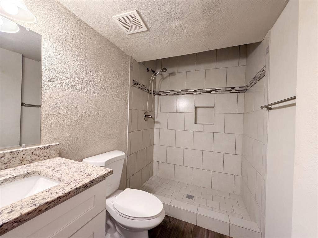 330 E Coral Way, Grand Prairie, TX 75051 330 E Coral Way, Grand Prairie, TX 75051
