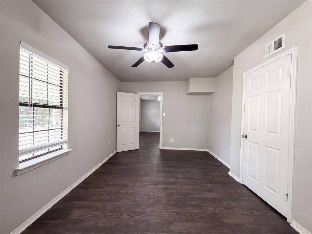 330 E Coral Way, Grand Prairie, TX 75051 330 E Coral Way, Grand Prairie, TX 75051