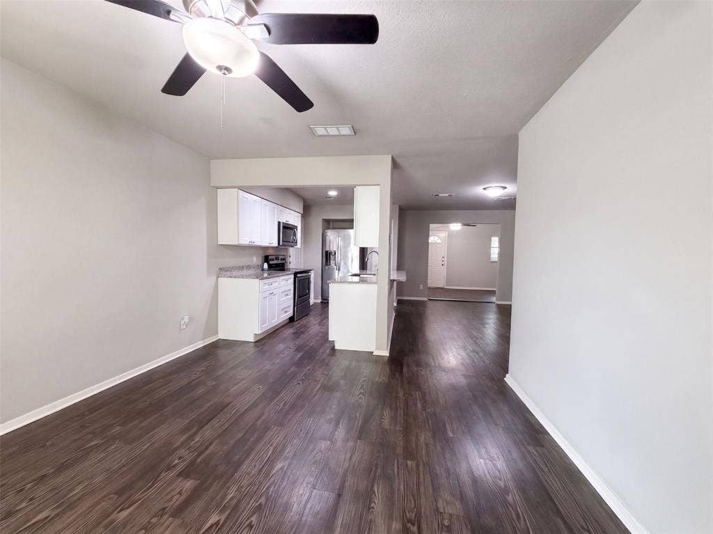 330 E Coral Way, Grand Prairie, TX 75051 330 E Coral Way, Grand Prairie, TX 75051