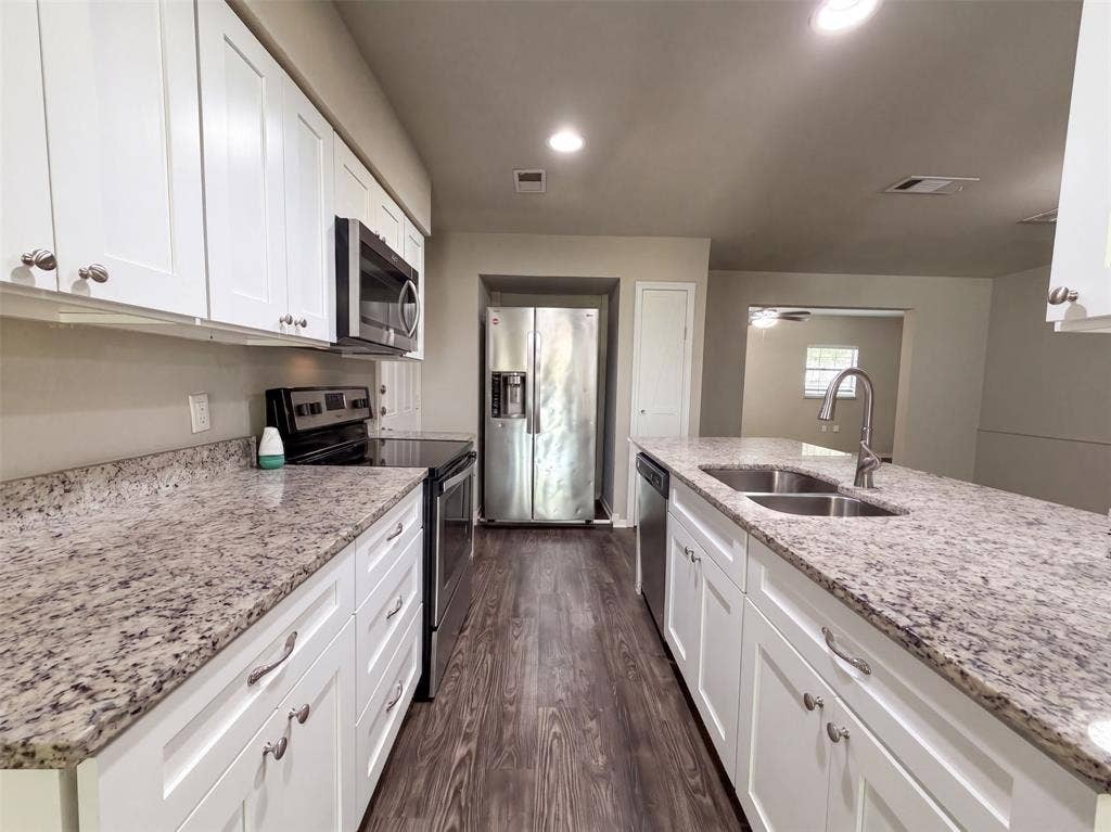330 E Coral Way, Grand Prairie, TX 75051 330 E Coral Way, Grand Prairie, TX 75051