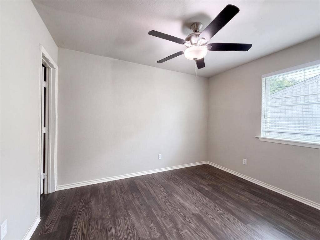 330 E Coral Way, Grand Prairie, TX 75051 330 E Coral Way, Grand Prairie, TX 75051