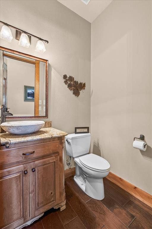 117 Arrowhead Way, Mabank, TX 75156 Powder bath on main level of home.