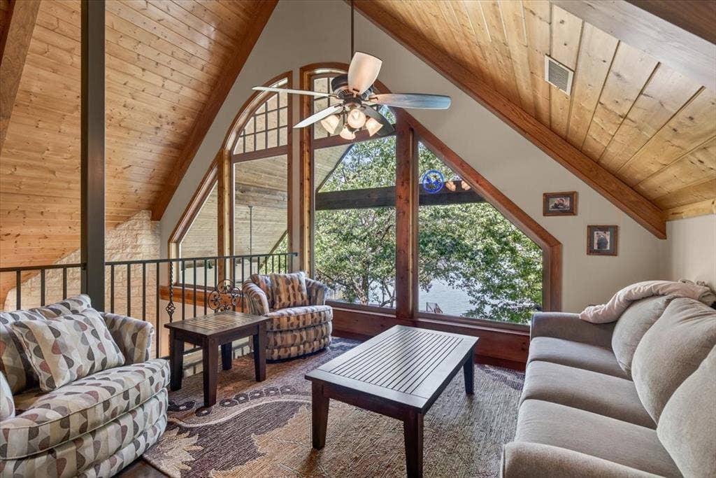 117 Arrowhead Way, Mabank, TX 75156 Second living area has such dramatic architecture!